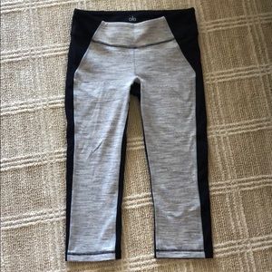 Alo Yoga High Waisted Capri, Size M